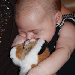 2010 08 07 - Aenea met knuffel